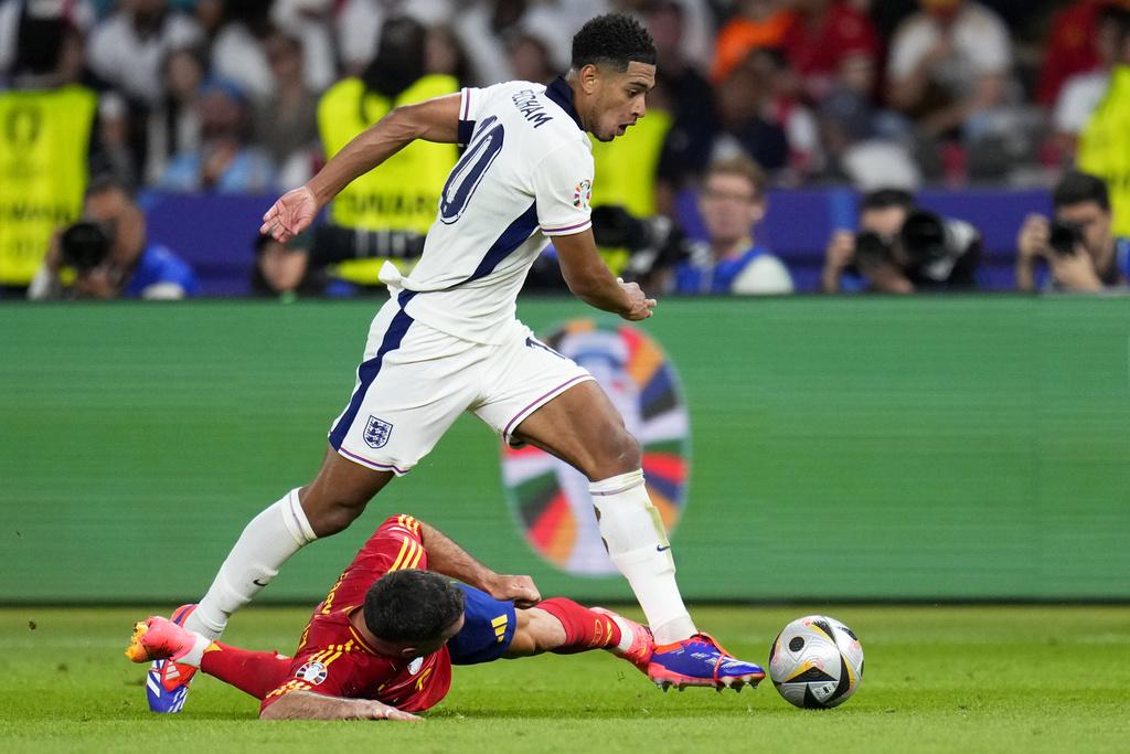 兩隊上半場合共僅射門5球,踢法相對保守。(美聯社)