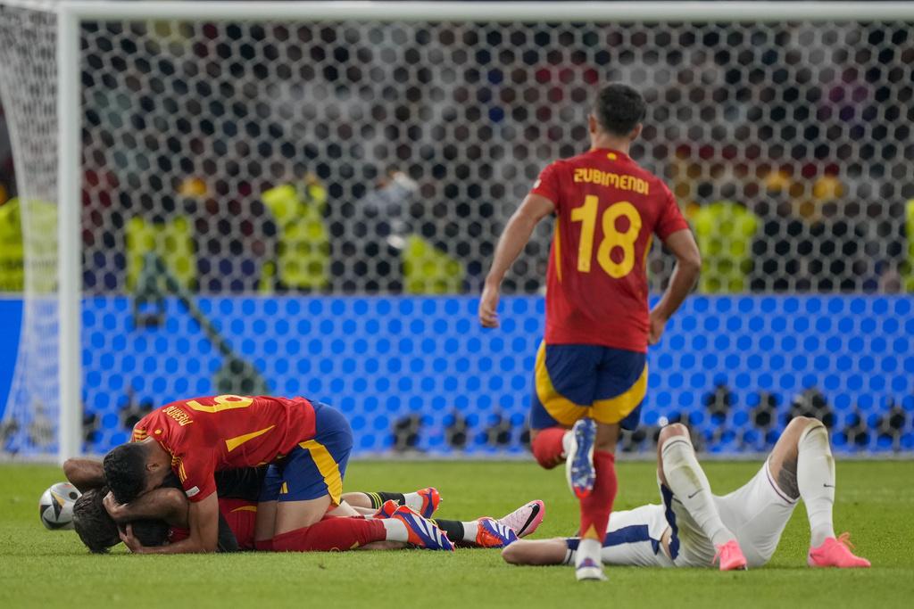 西班牙奪得歷史上第四次歐國盃冠軍,成為捧起歐國盃最多次的國家。(美聯社)