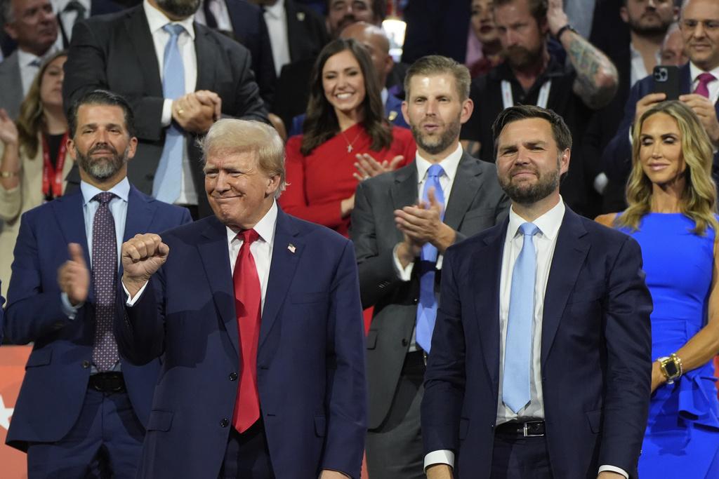 特朗普宣布39歲的萬斯為競選拍檔。(美聯社)