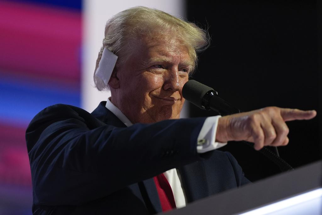 特朗普正式接受共和黨總統候選人提名,並在全國黨代表大會上發言,是遭槍擊受傷事件後首度公開演說。(美聯社)