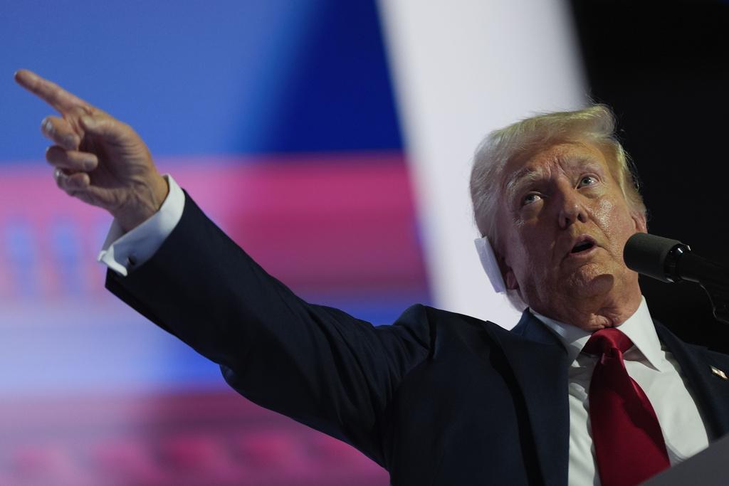 特朗普正式接受共和黨總統候選人提名,並在全國黨代表大會上發言,是遭槍擊受傷事件後首度公開演說。(美聯社)