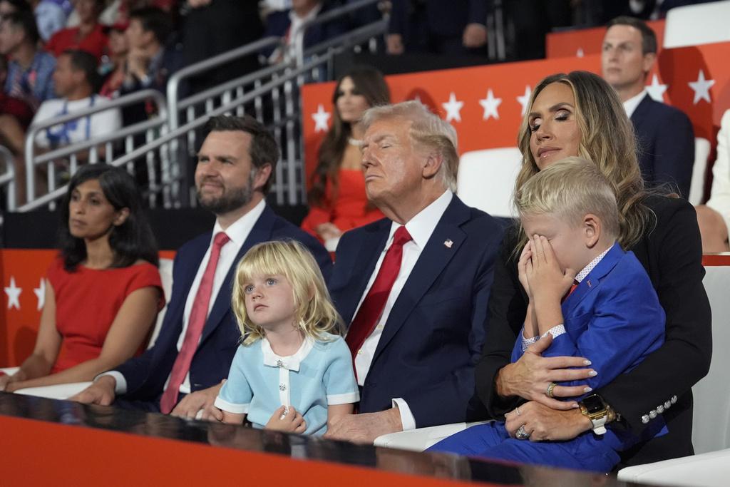 特朗普正式接受共和黨總統候選人提名,並在全國黨代表大會上發言,是遭槍擊受傷事件後首度公開演說。(美聯社)