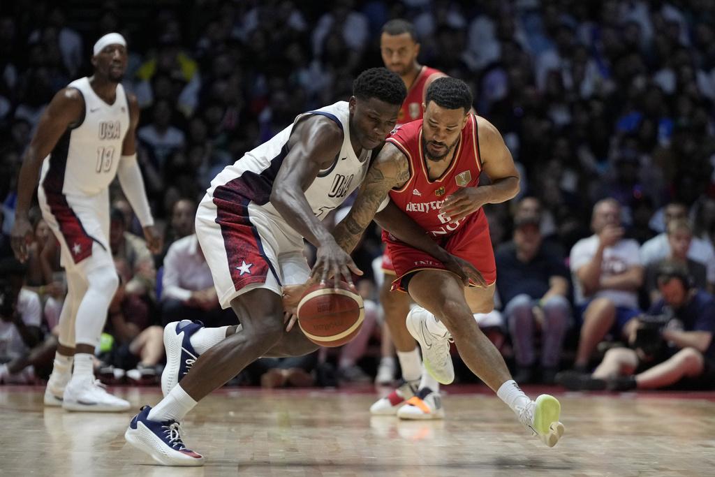 美國奧運前的表演賽以92:88擊敗德國。(美聯社)