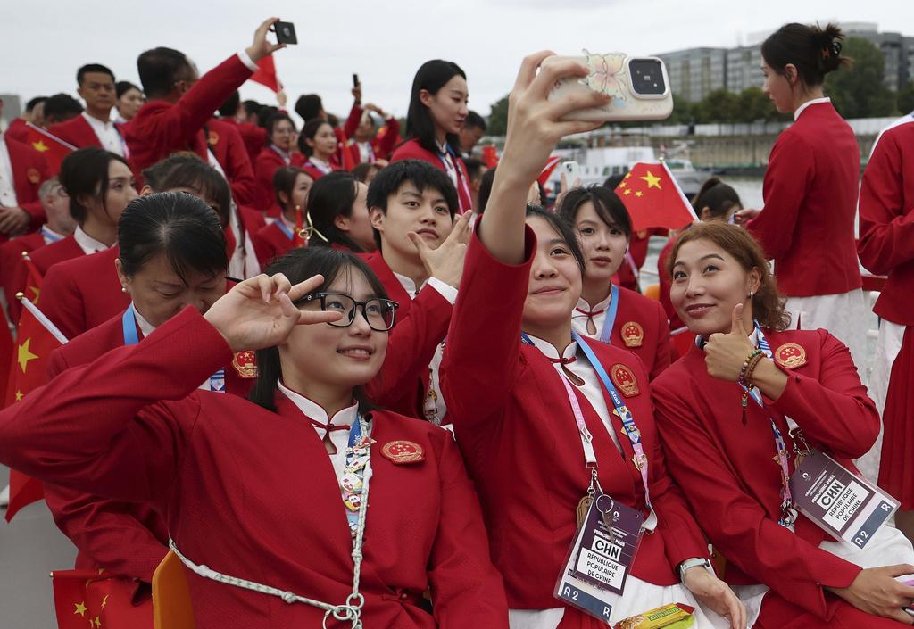 國家隊聲勢繼續浩瀚,於開幕禮與加拿大同船。(新華社)