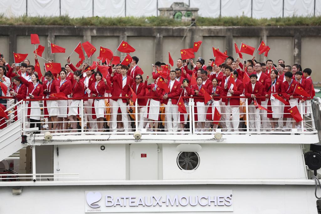 國家隊聲勢繼續浩瀚,於開幕禮與加拿大同船。(美聯社)