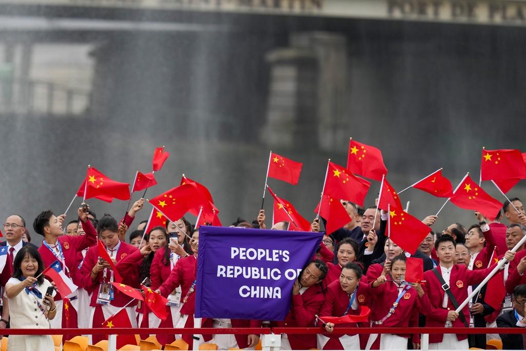國家隊聲勢繼續浩瀚,於開幕禮與加拿大同船。(美聯社)
