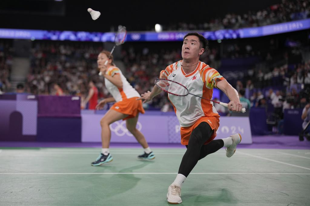 鄧俊文與謝影雪的組合首戰輕取中華台北對手。(美聯社)