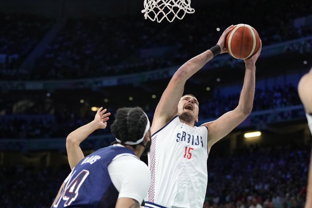 美國男籃雖然一度受壓,但首兩節仍能以58:49領先塞爾維亞。(美聯社)