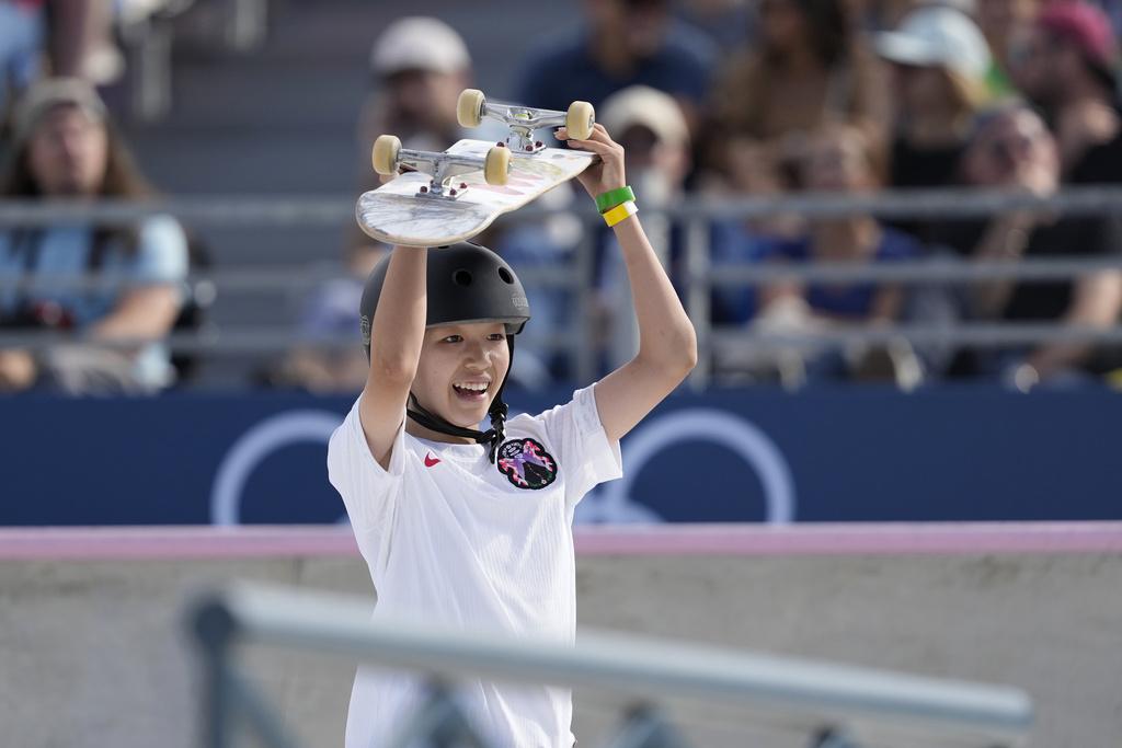 14歲的日本選手吉澤戀贏得滑板女子街式金牌。(美聯社)