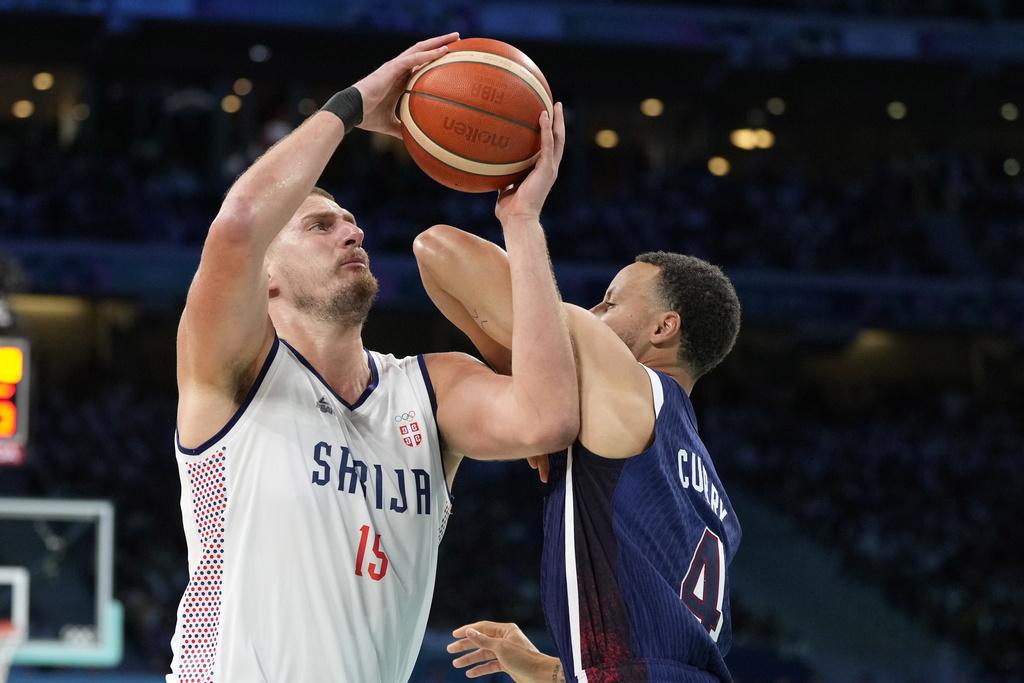 美國男籃雖然一度受壓,但首兩節仍能以58:49領先塞爾維亞。(美聯社)