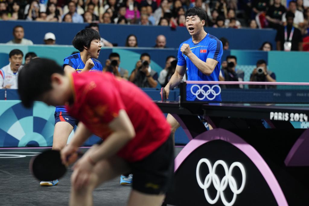 北韓組合得分後振奮士氣。(美聯社)