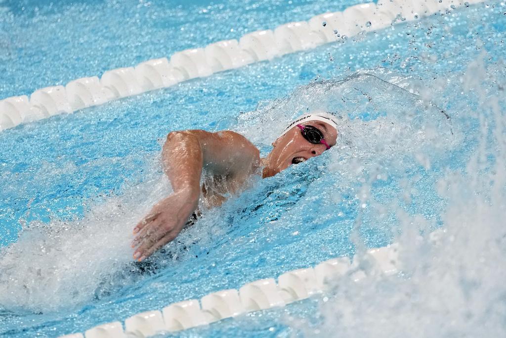 何詩蓓出戰100米自由泳決賽。(美聯社)