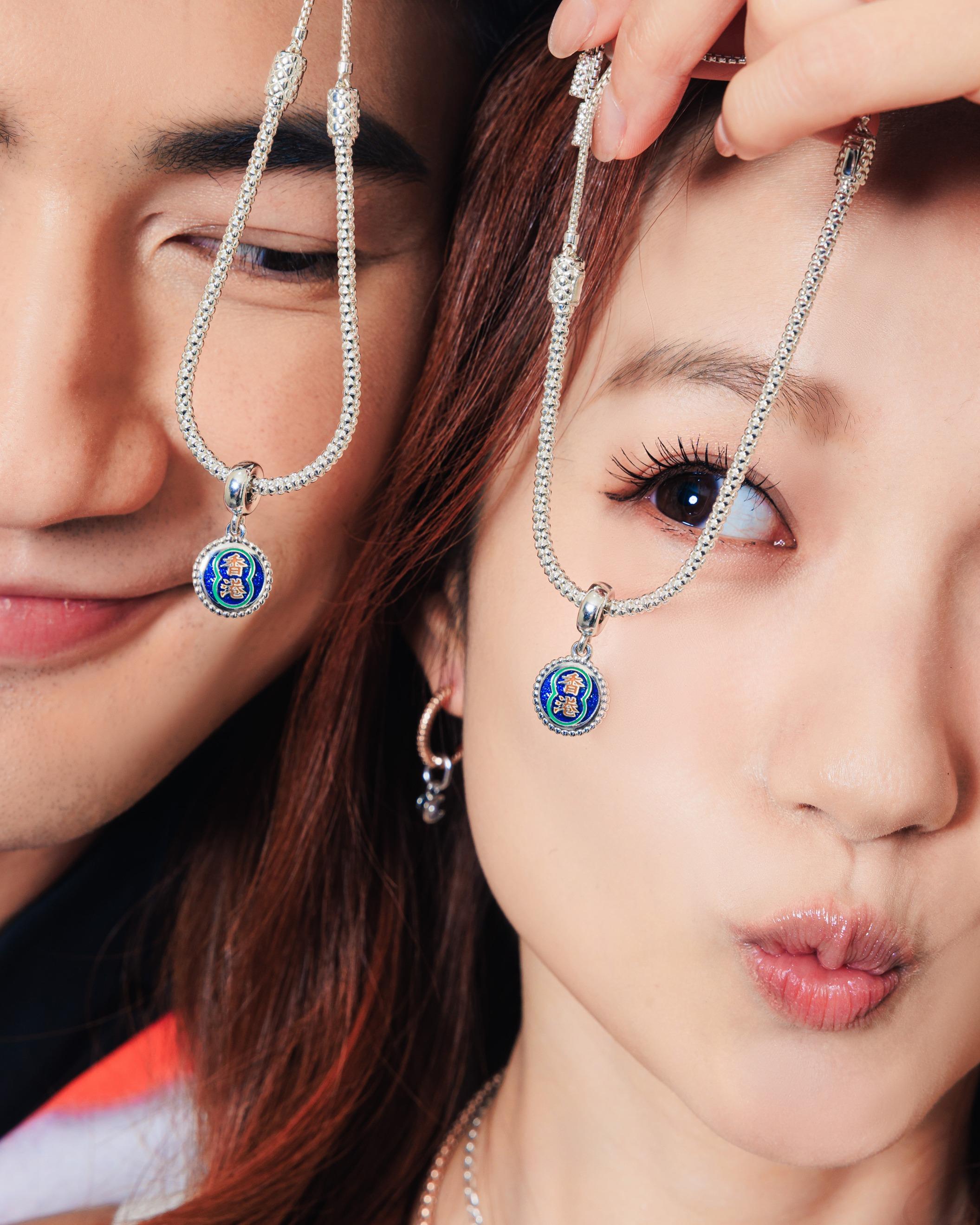 「香港」霓虹招牌吊飾 $499