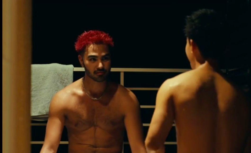 混血ALAN與和人全裸浸浴。