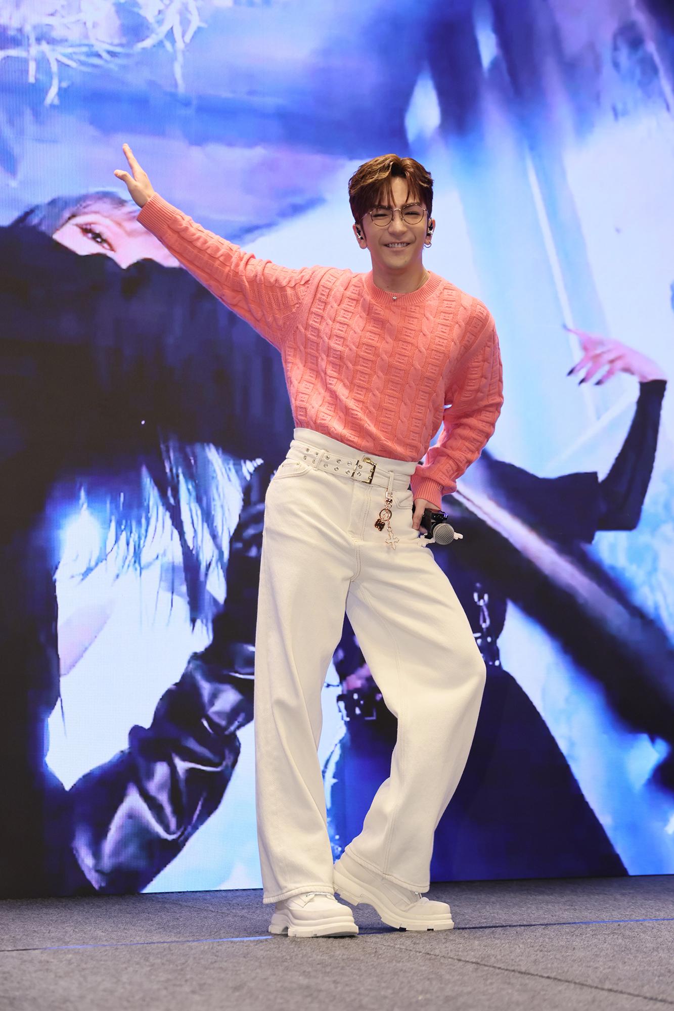 Anson Lo與神徒大合唱《不可愛教主》。