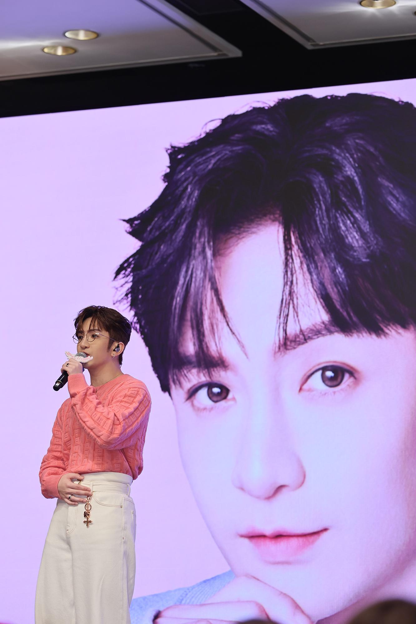 Anson Lo與神徒大合唱《不可愛教主》。