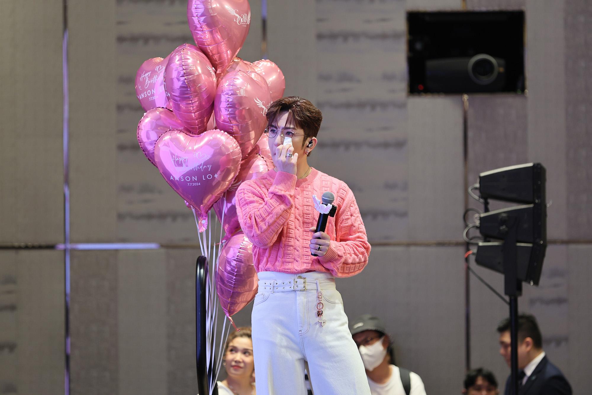 當家姐提及兒時往事時,搞到Anson Lo「眼濕濕」。