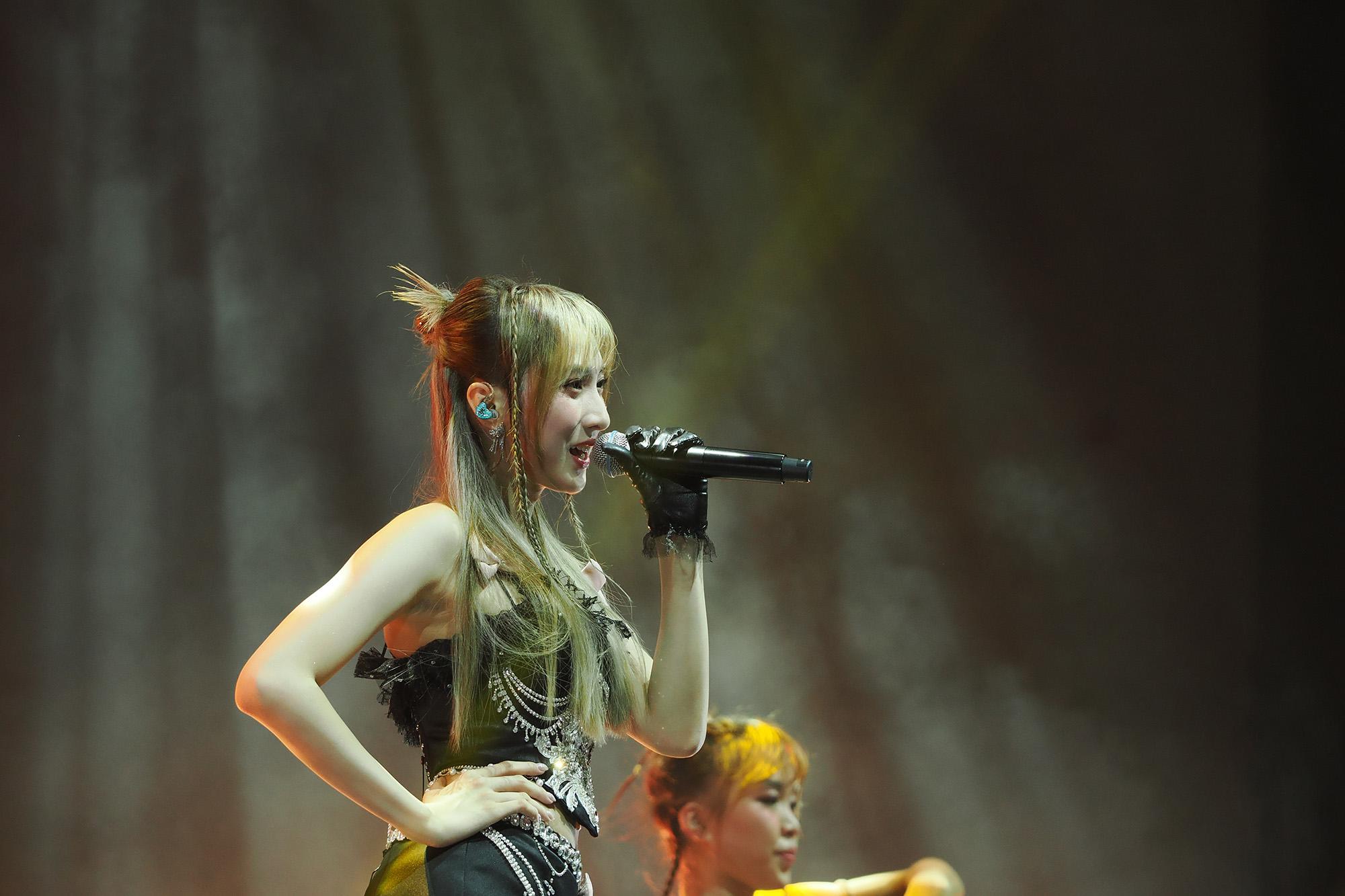 姚焯菲(Chantel)、鍾柔美(Yumi)和詹天文(Windy) 在旺角麥花臣場館舉行《音樂出沒:Let’s play together 演唱會》。