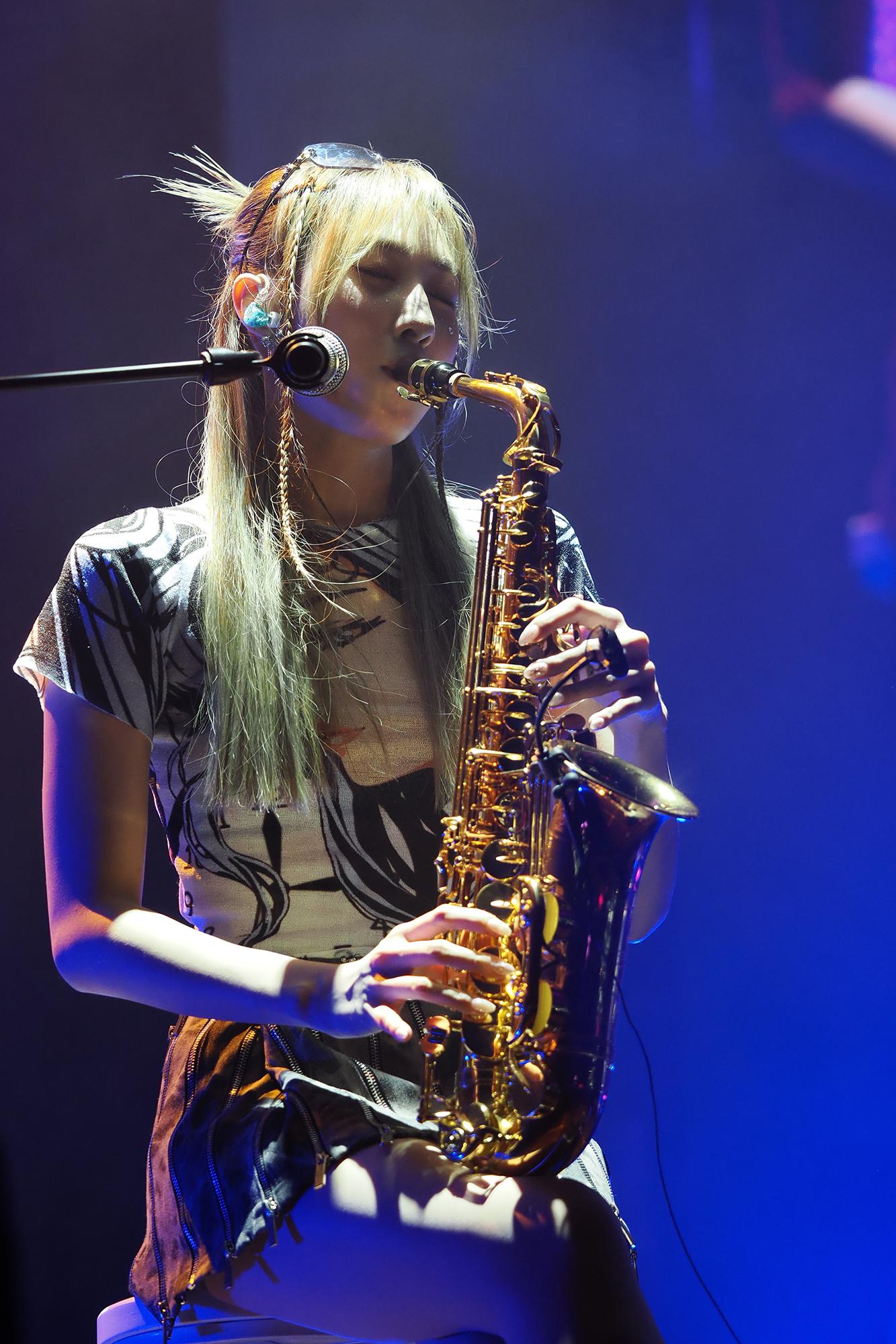 姚焯菲(Chantel)、鍾柔美(Yumi)和詹天文(Windy) 在旺角麥花臣場館舉行《音樂出沒:Let’s play together 演唱會》。