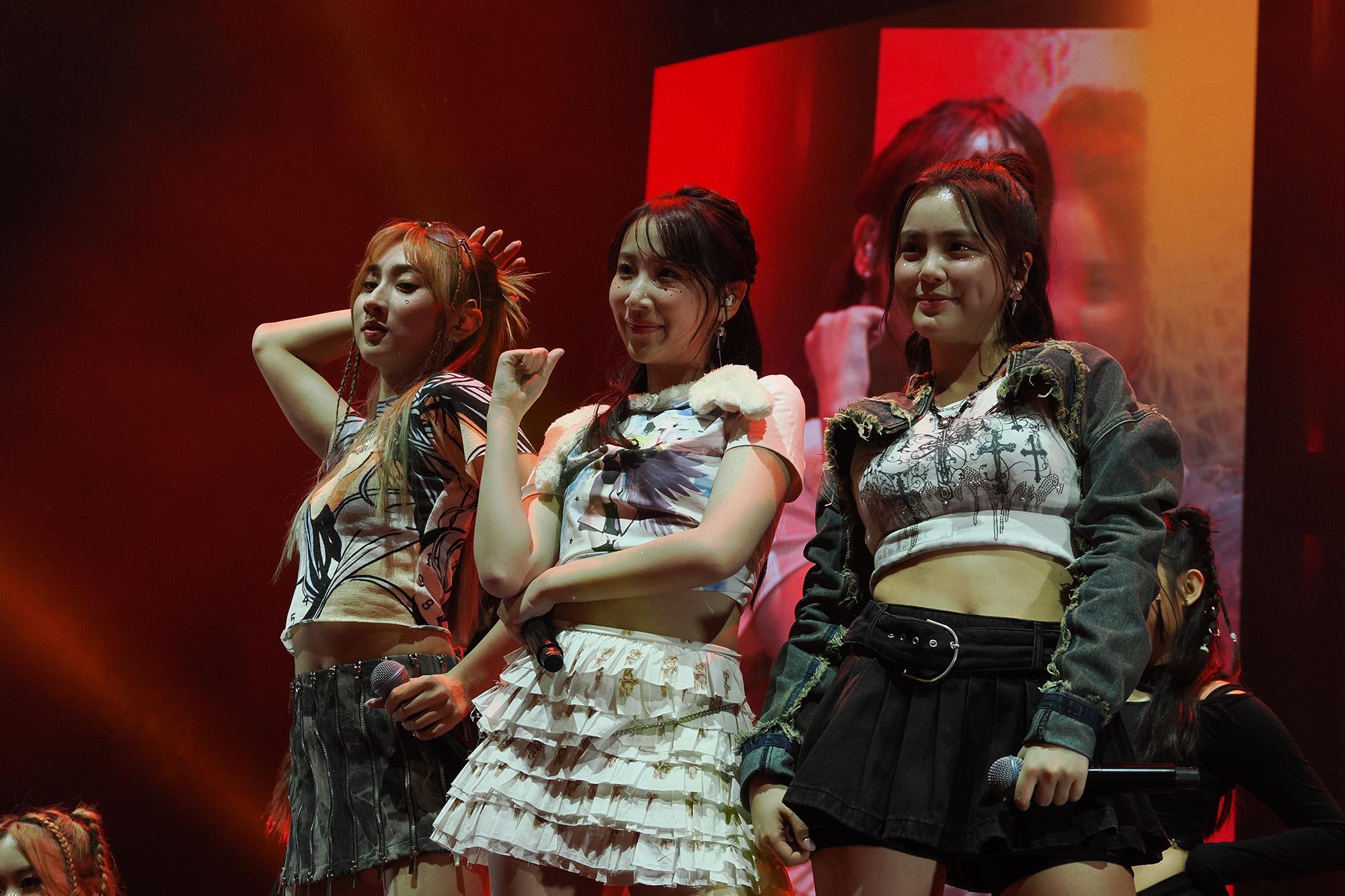 姚焯菲(Chantel)、鍾柔美(Yumi)和詹天文(Windy) 在旺角麥花臣場館舉行《音樂出沒:Let’s play together 演唱會》。