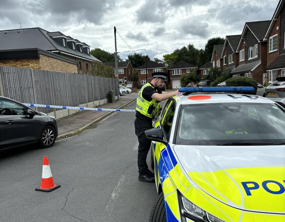 英國警察封鎖現場在調查。(X)