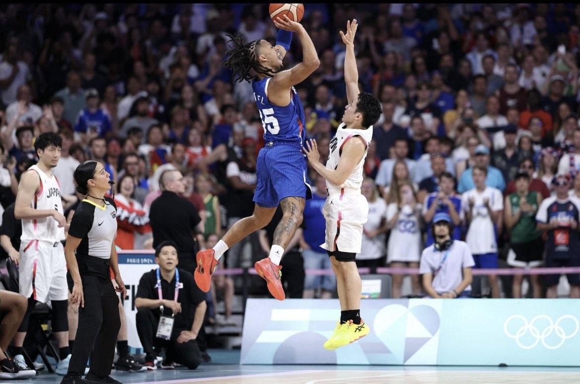 日本河村勇輝被指犯規的一刻。(網上圖片)