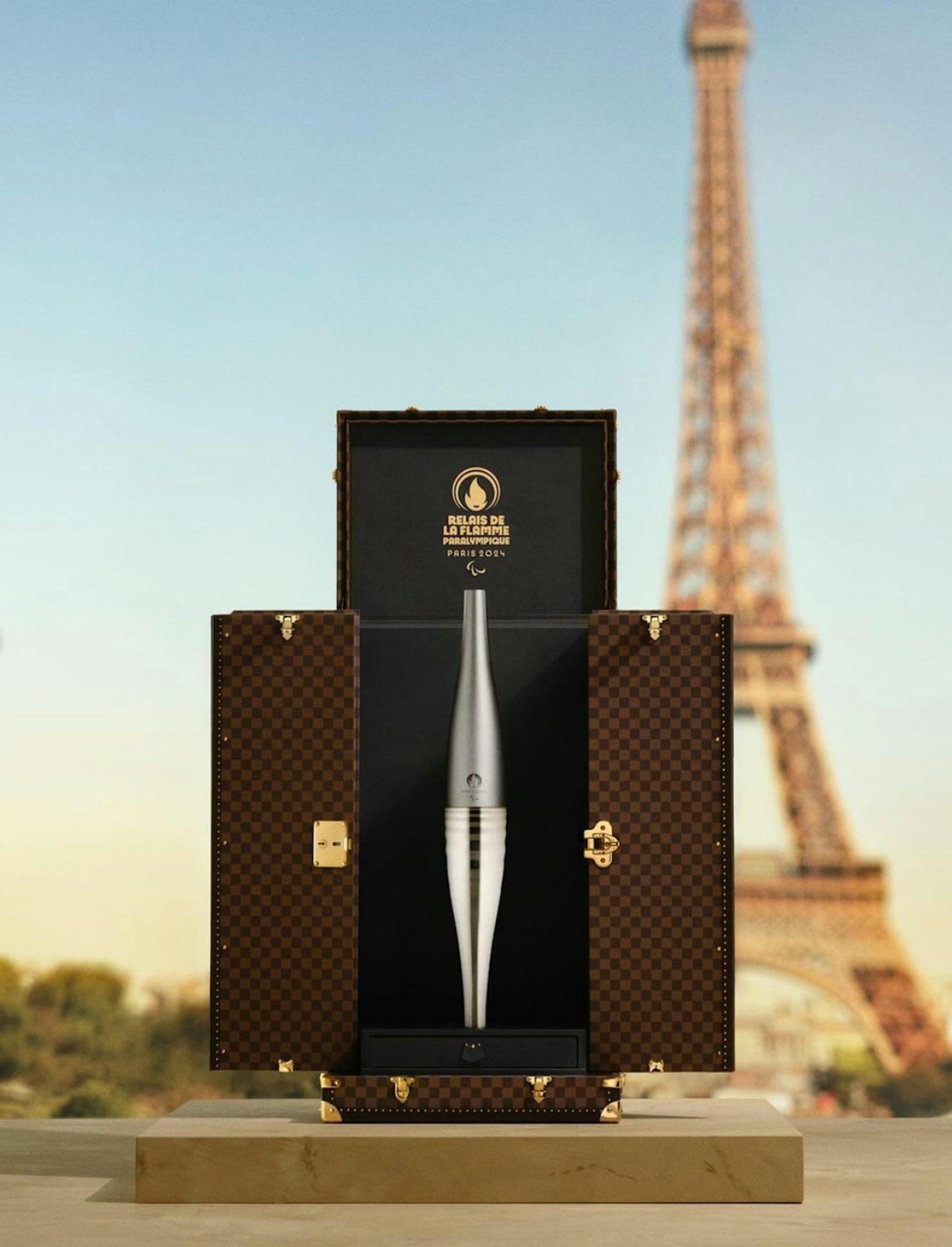 巴黎奧運小知識|Louis Vuitton設計了獎牌及火炬行李箱,以及頒獎典禮時的獎牌托盤