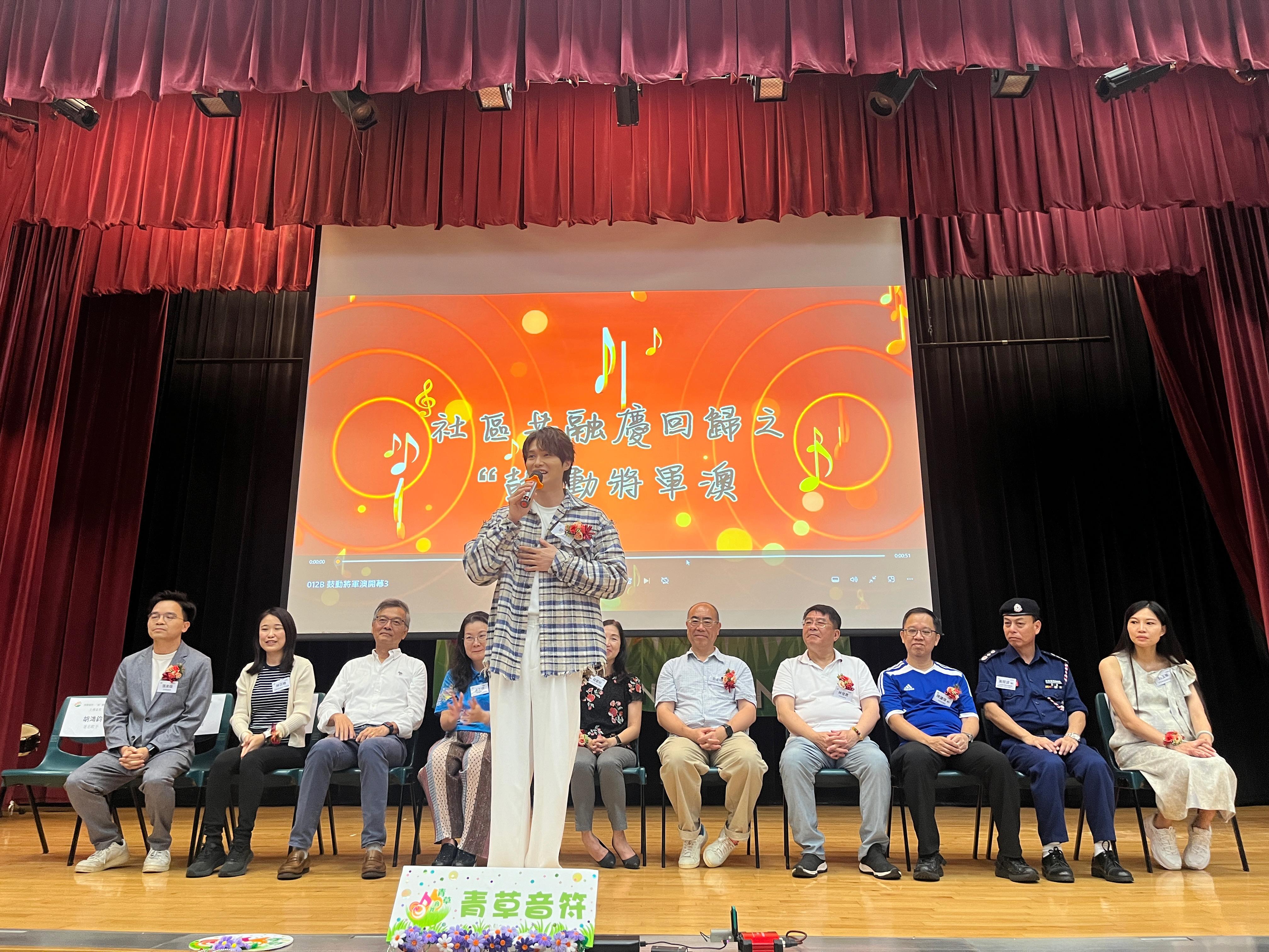 胡鴻鈞為特殊學習需要學童、罕見病患者、以及他們的照顧者獻唱。