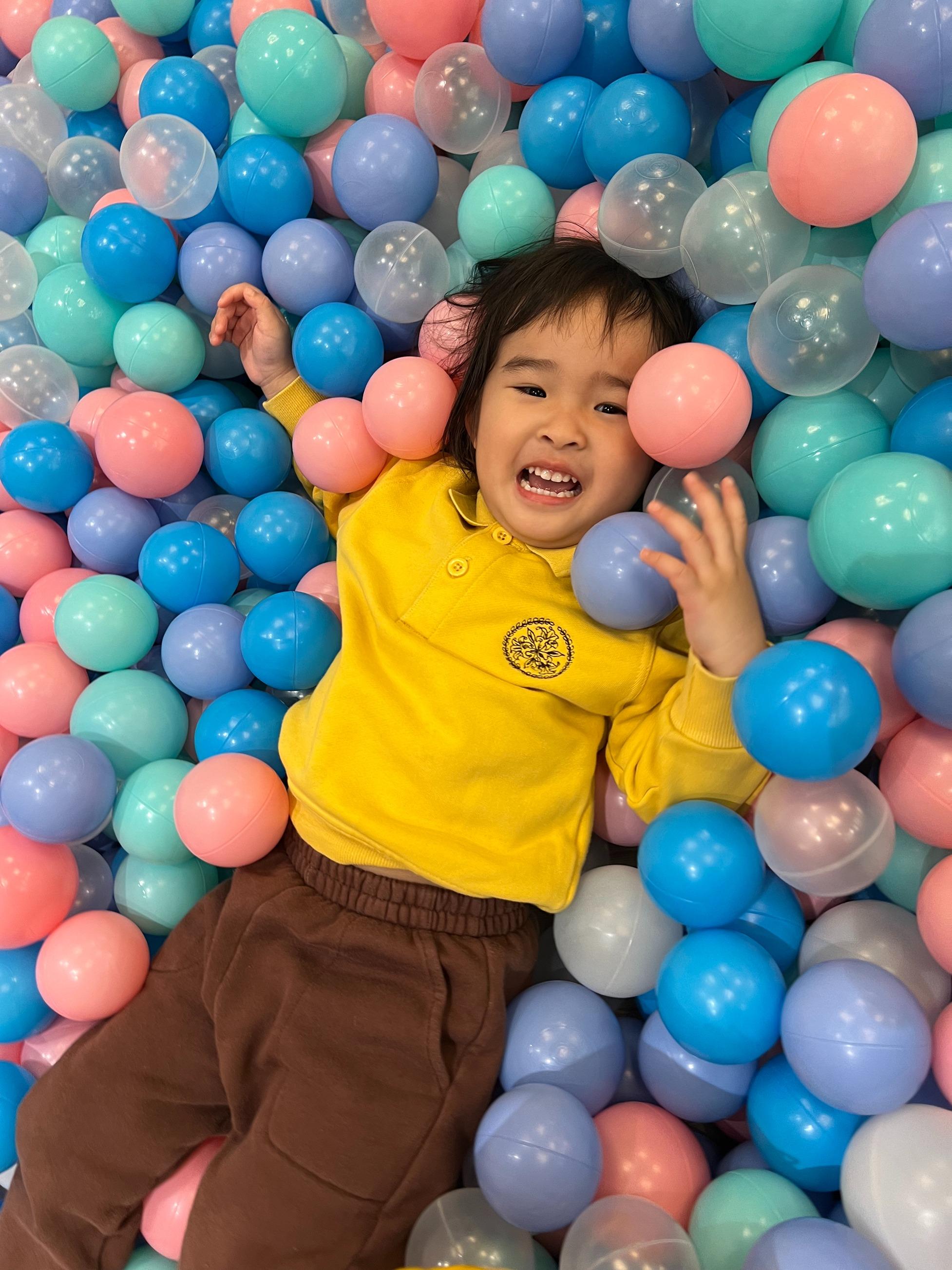 大型波波池球量深至及膝,相當有誠意。