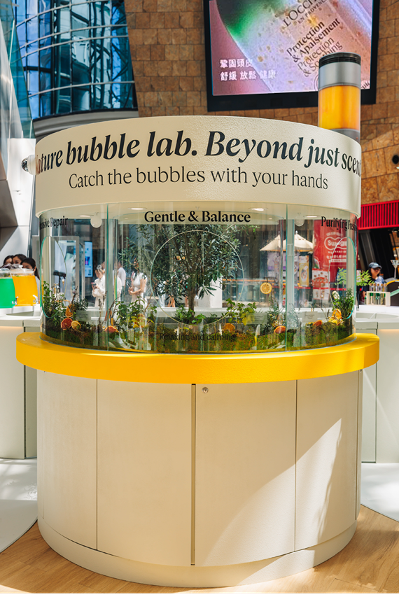 Nature Bubble Lab以雙手捕捉從天而降的香薰氣泡