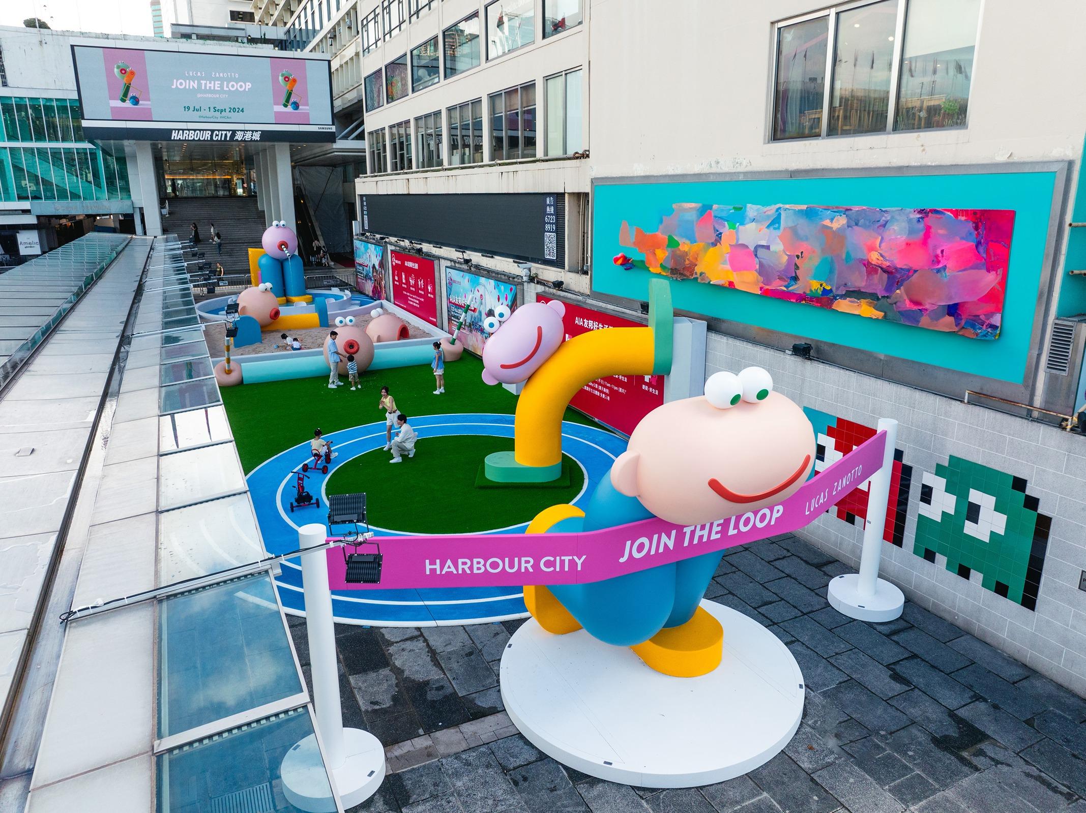 萌爆打卡位1 — 5米高大眼仔邀請大家進入運動場