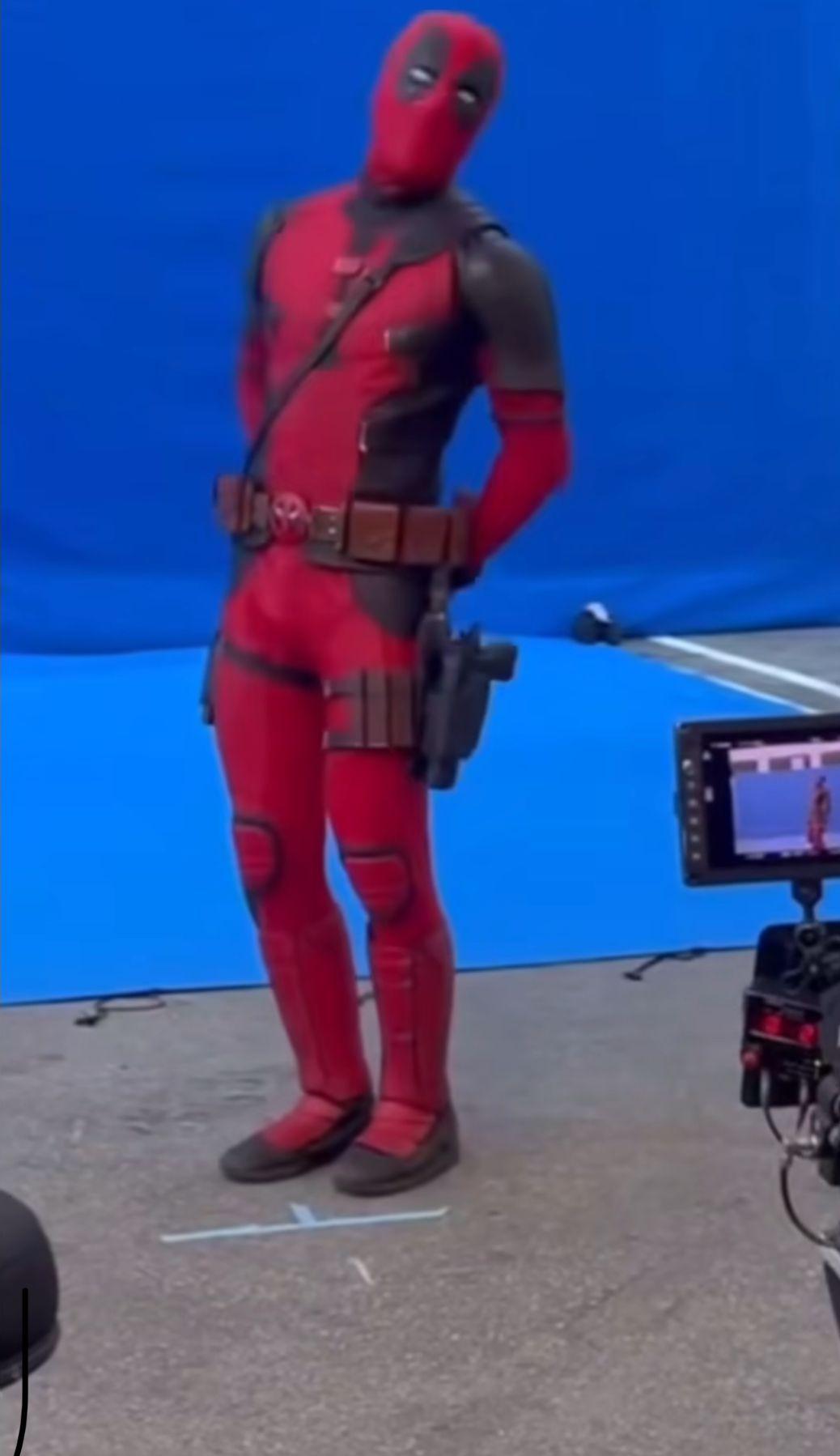 網民激讚舞蹈員Nick Pauley扮成死侍混合*NSYNC名曲舞步的開場畫面。