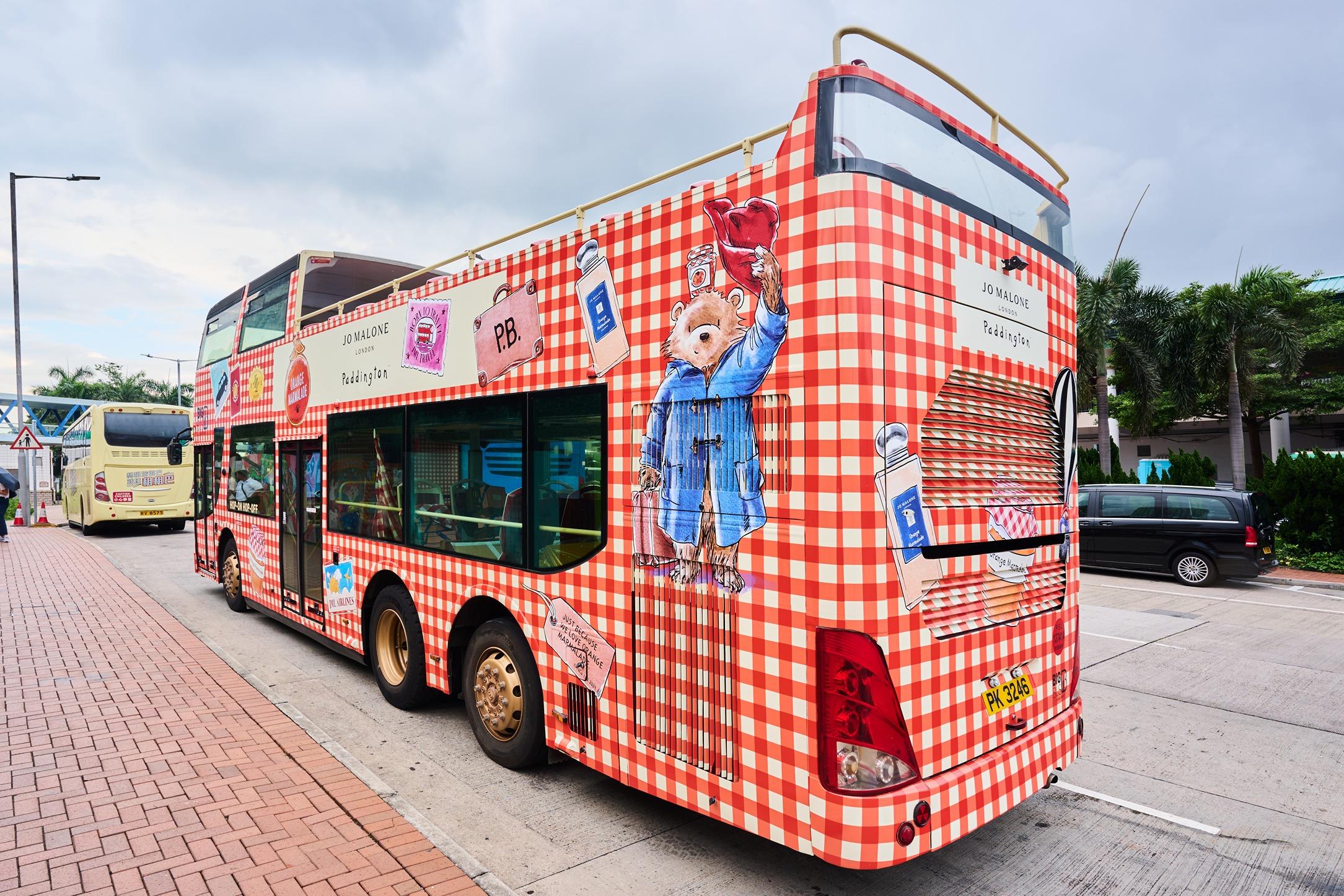 Jo Malone London期間限定專屬英倫巴士,以經典紅白格子的亮眼形象首次於香港亮相。