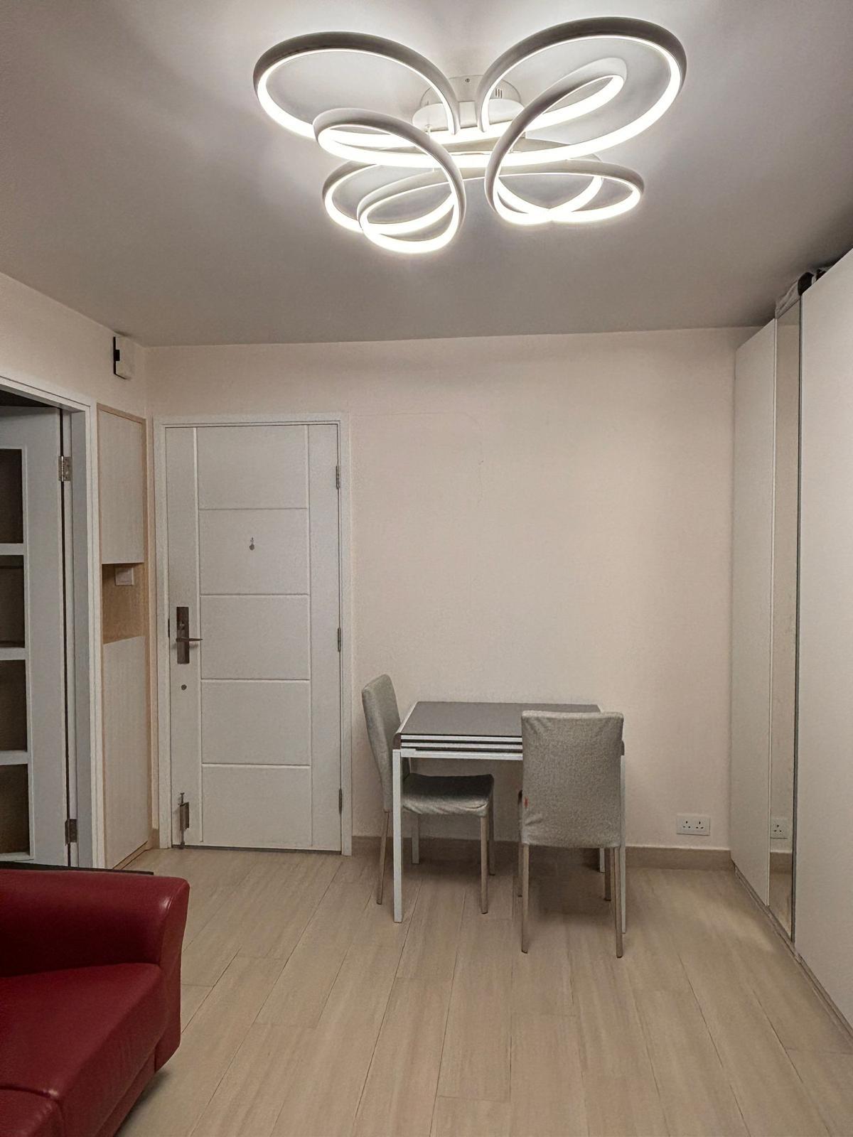 大廳方方正正,實用又易擺位。(代理提供)