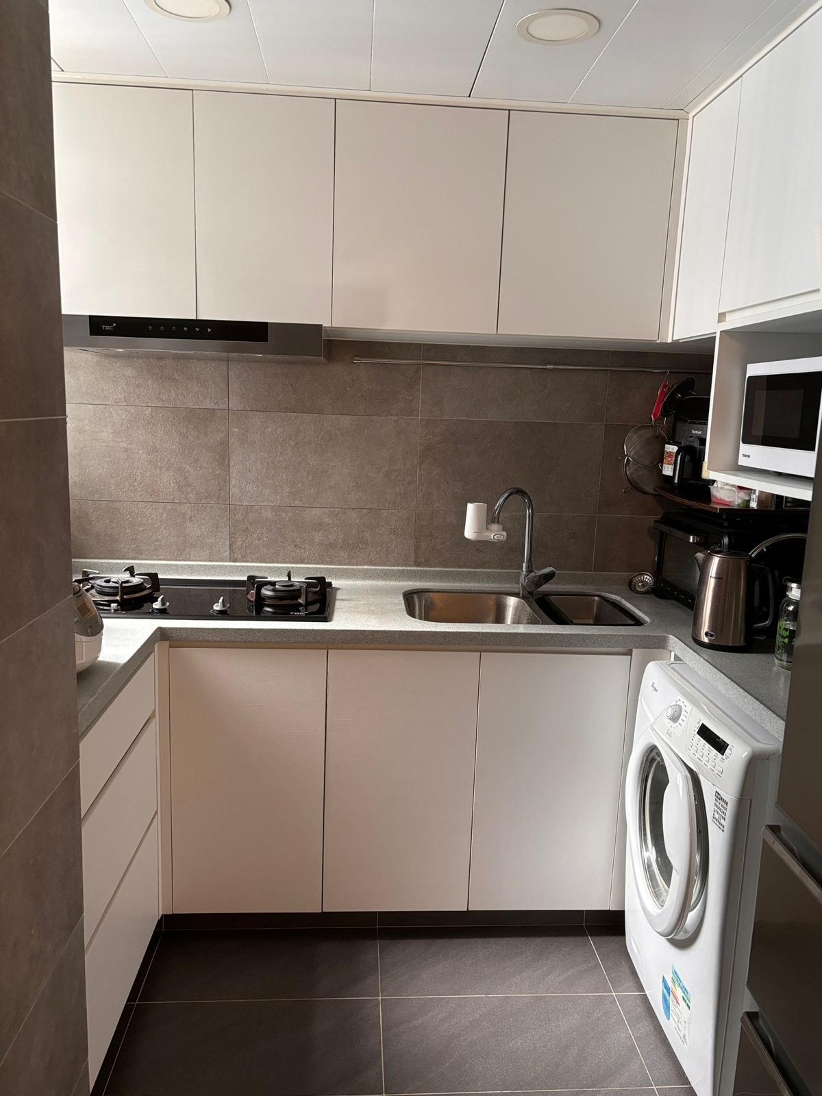 廚房裝修不俗,配套仍新淨。(代理提供)