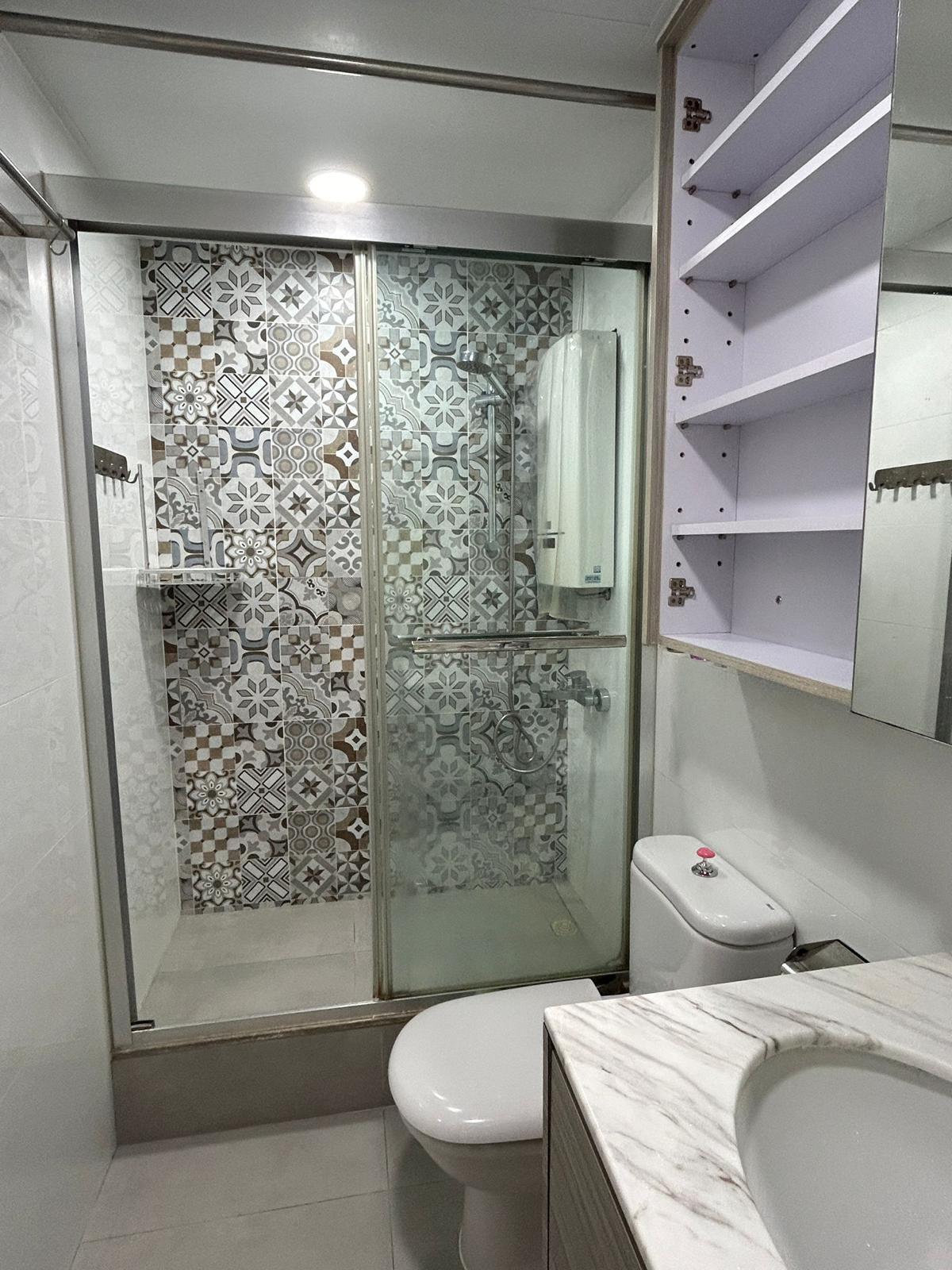 浴室裝修雅緻,保養不俗。(代理提供)