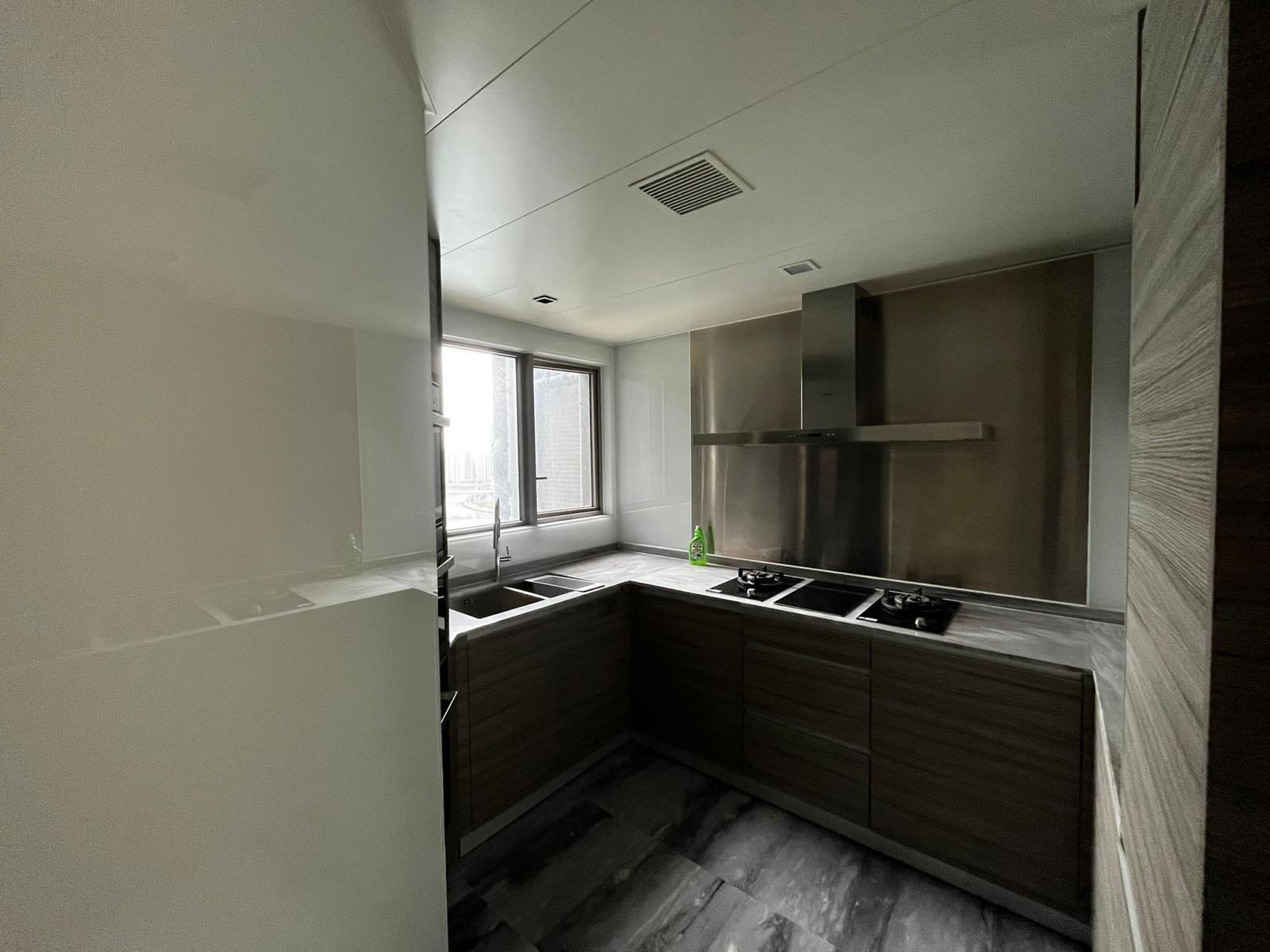 闊大的廚房,也享有優質海景景觀。(代理提供)