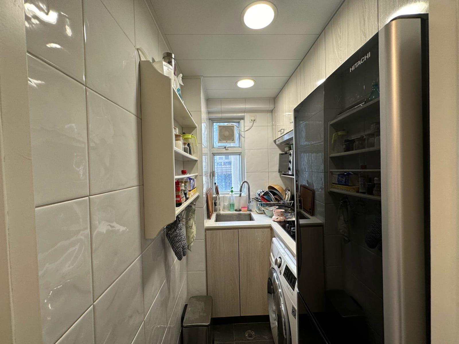 廚房裝修配套新淨,下廚空間算充足。(代理提供)