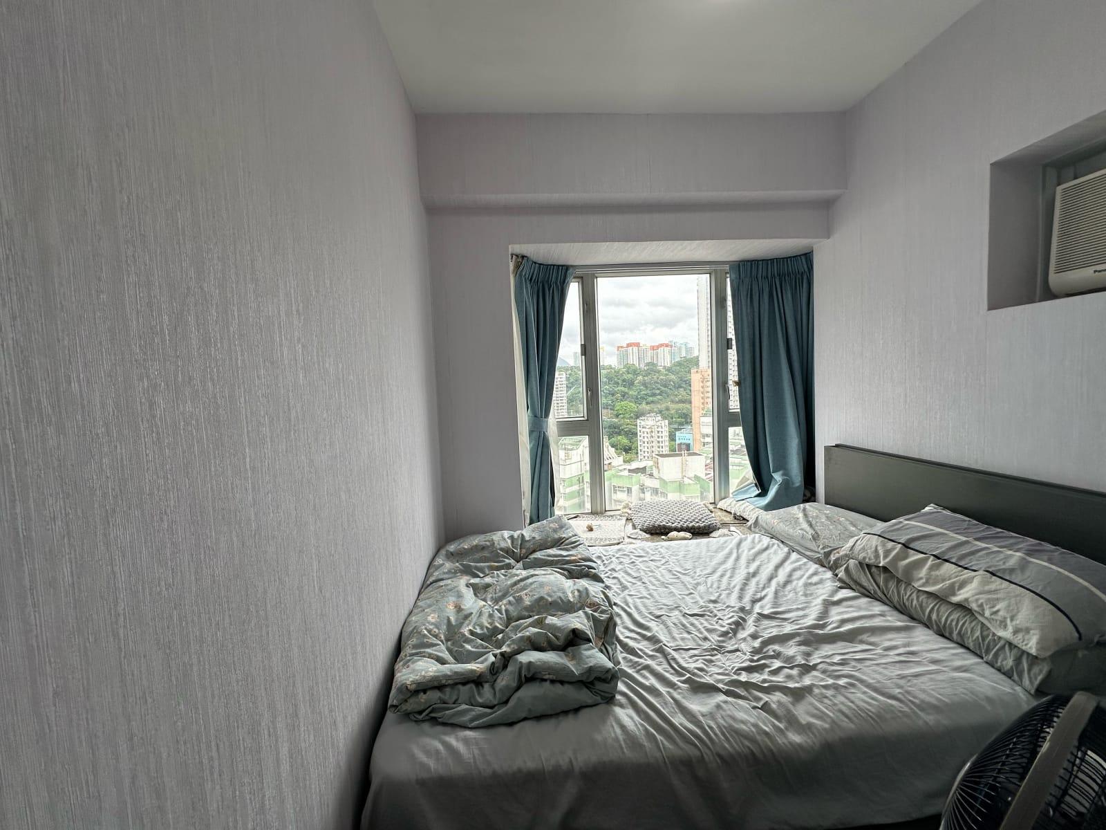 單位為兩房設計,主人房望翠綠山景。(代理提供)