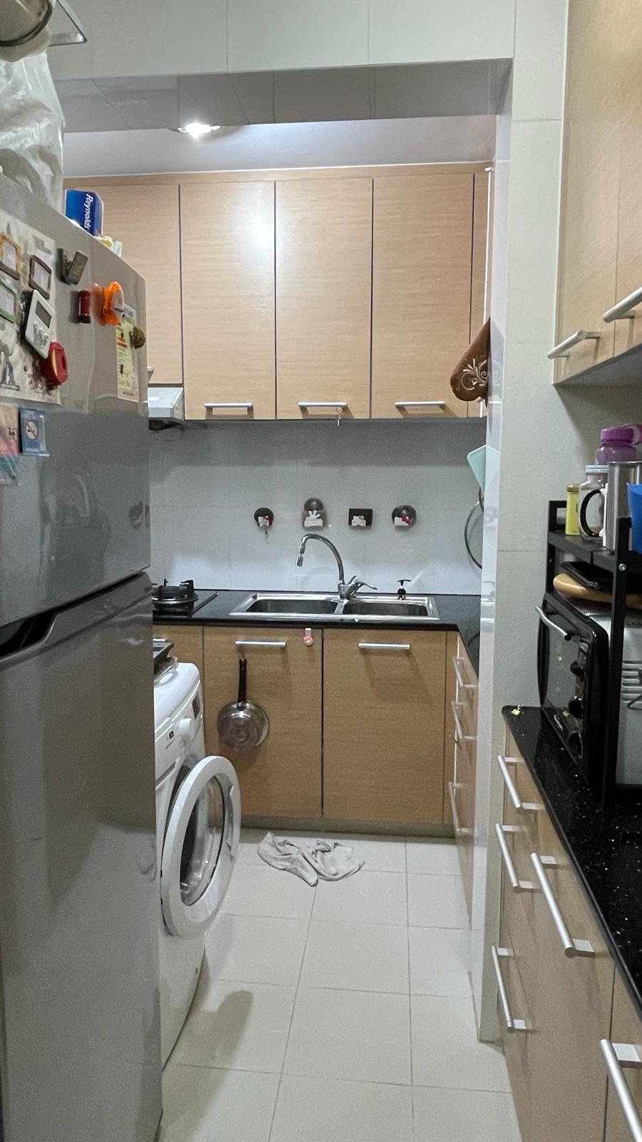 廚房間隔闊落,配套新淨實用。(代理提供)