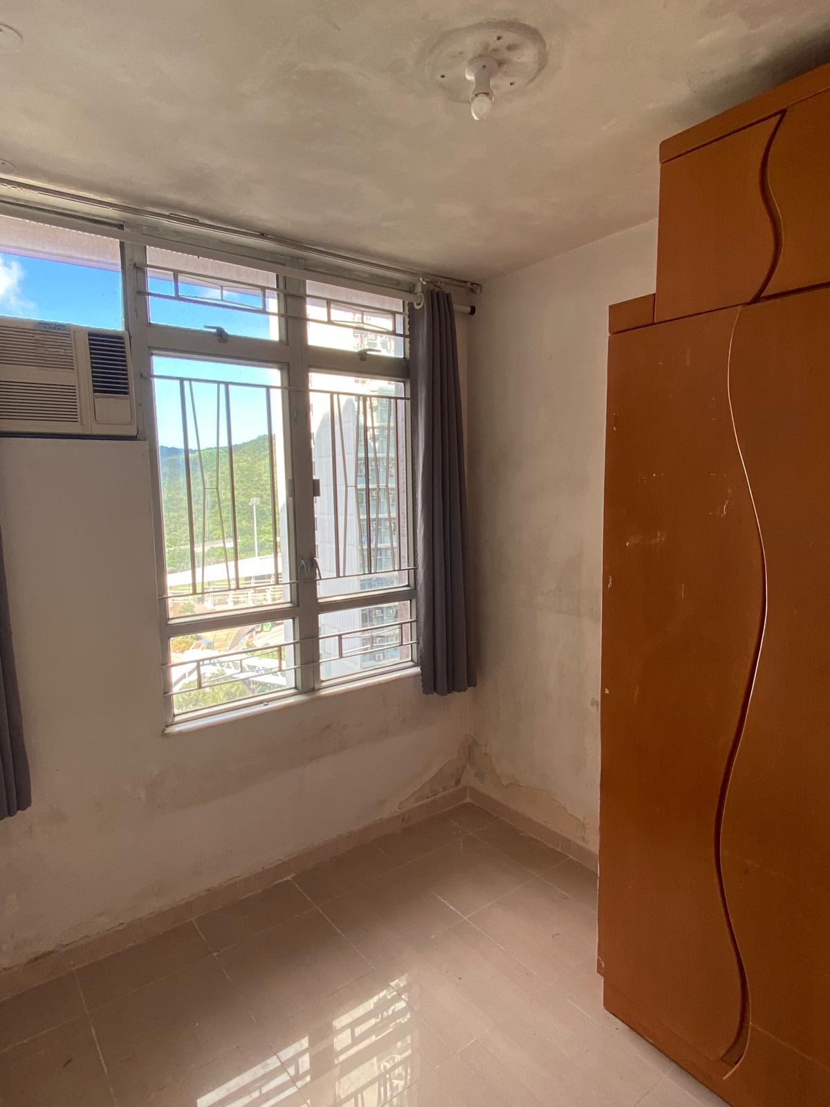 其中一間睡房景觀望翠綠山景。(代理提供)