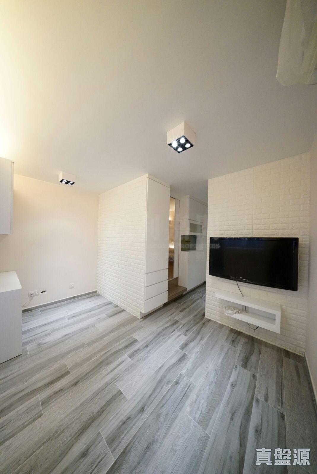 全屋以白色為主調,裝修討好實用。(代理提供)