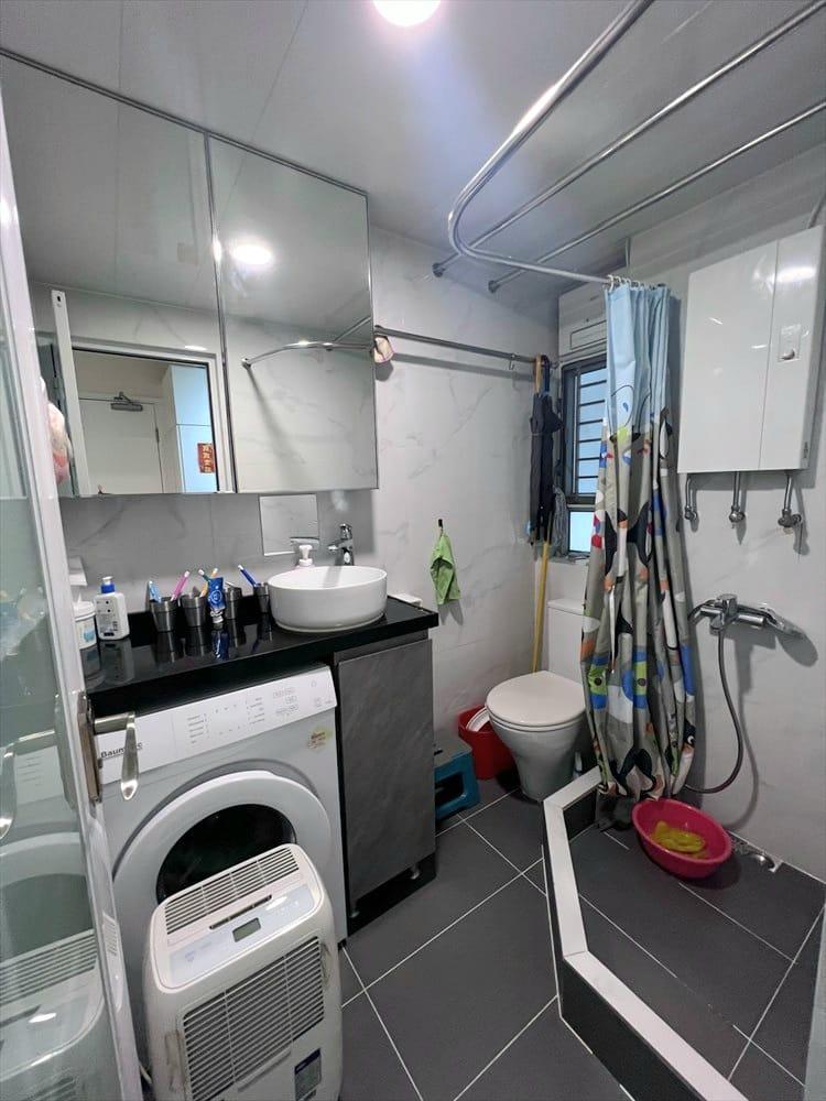 浴室空間闊大。(代理提供)