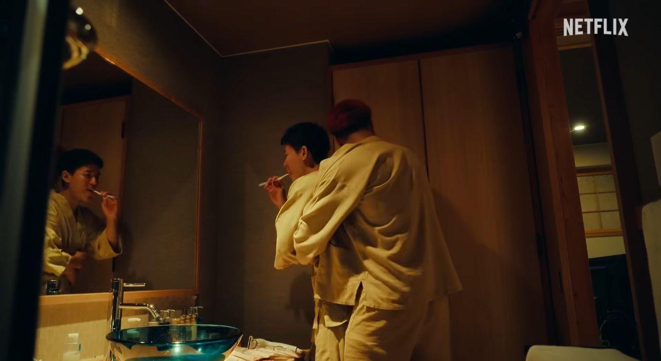 《夏日咖啡男友》安排9位男同志到海邊的「綠色小屋」同居1個月。