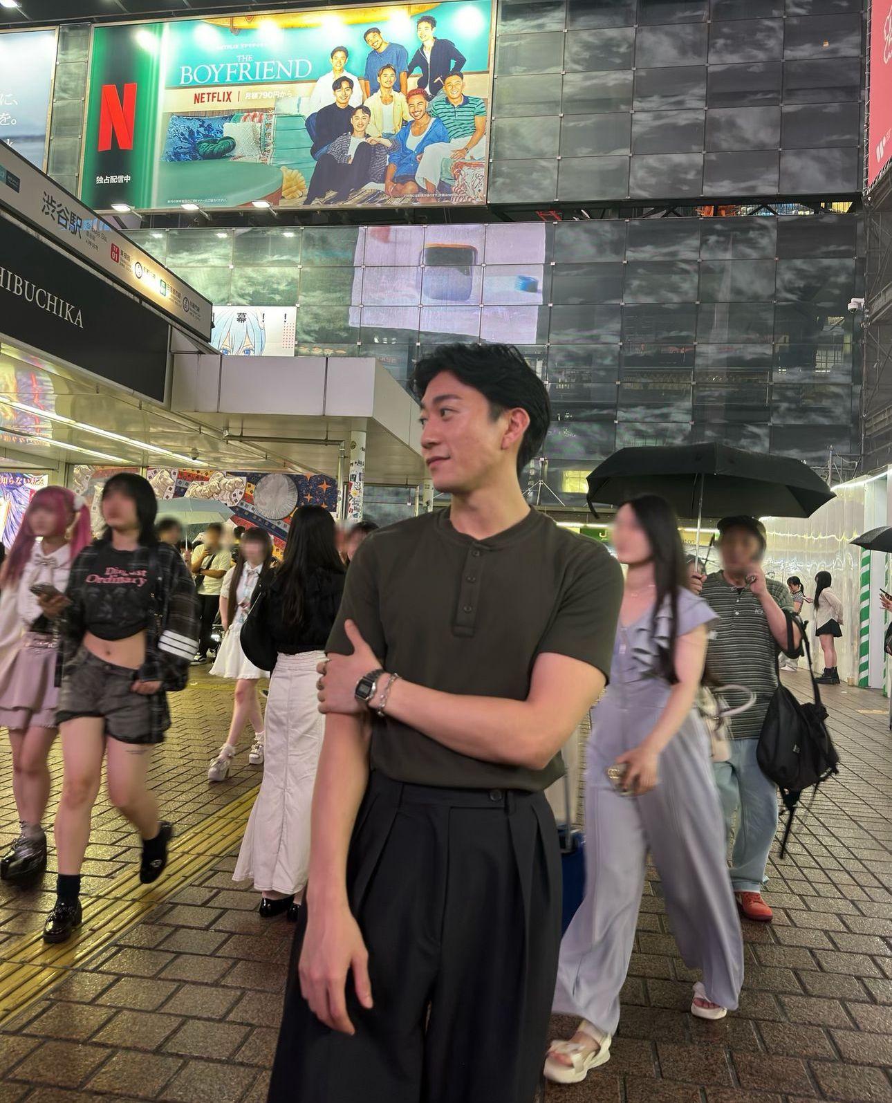 DAI原來也戴上同一款手鏈。