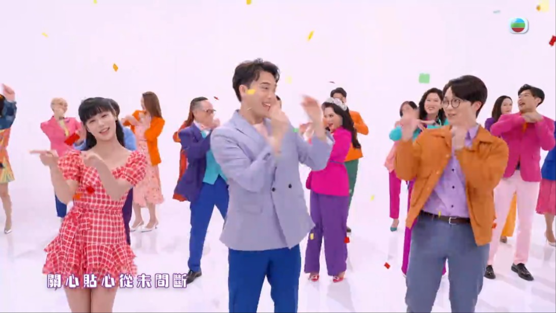 《愛.回家之開心速遞》換上全新片頭,由姚焯菲唱新的主題曲。