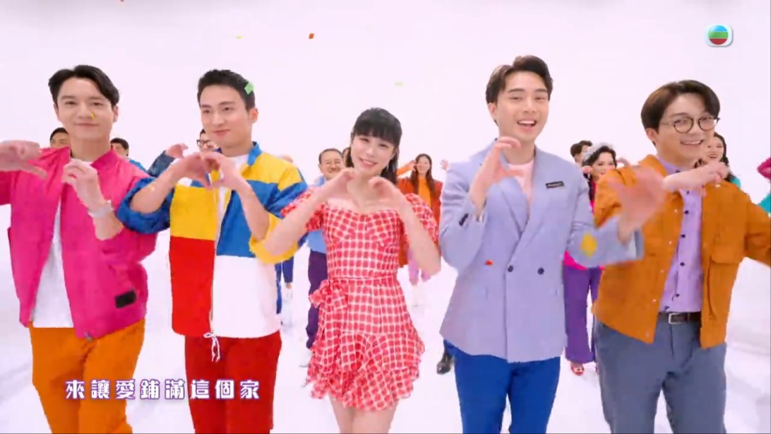 《愛.回家之開心速遞》換上全新片頭,由姚焯菲唱新的主題曲。