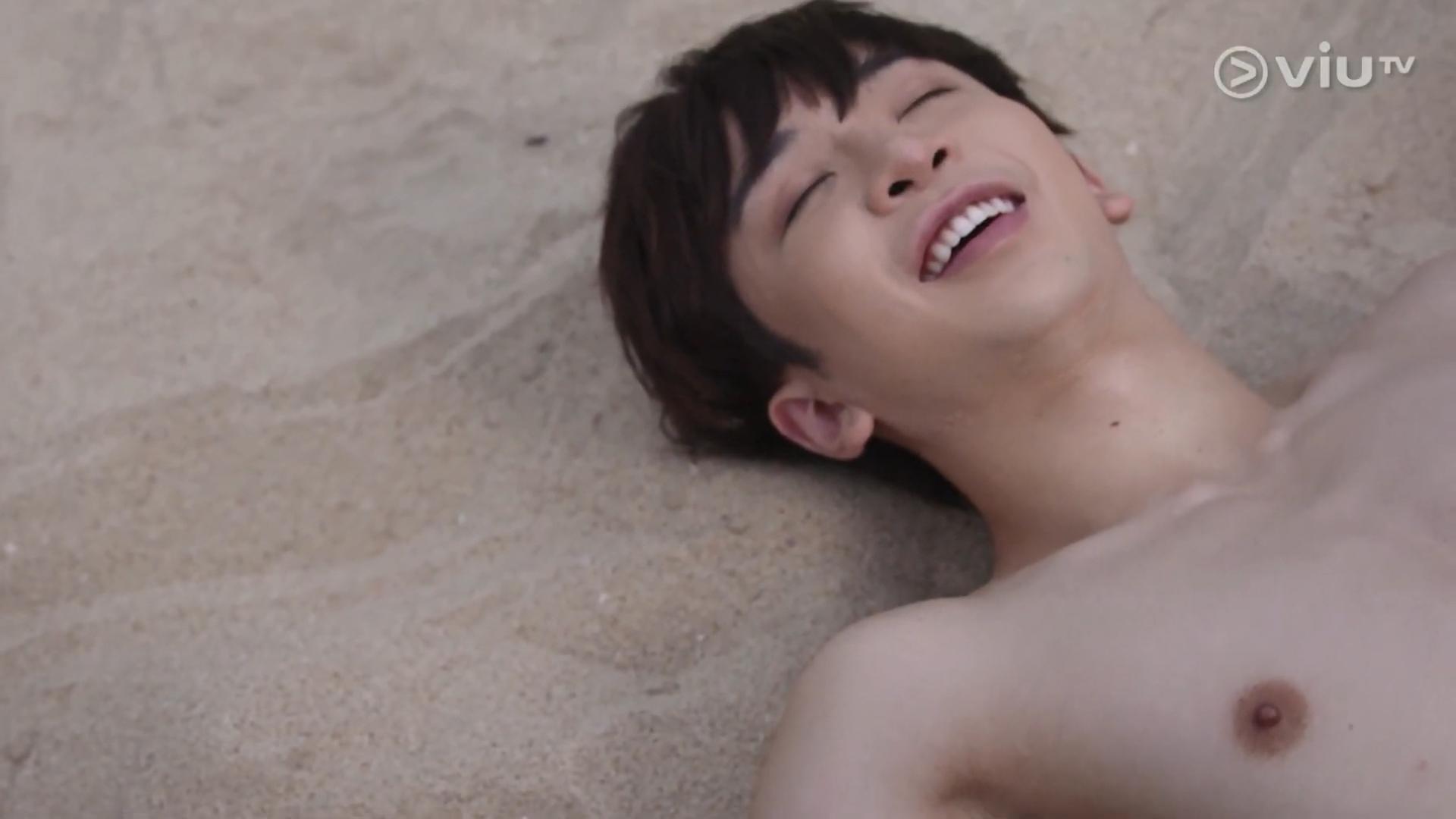 Anson Lo重看《男排女將》的沙灘戲,笑言低炒鏡頭好進取。