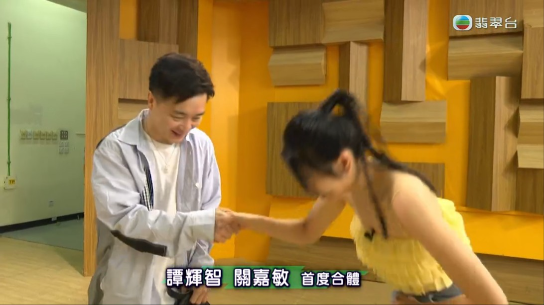 關嘉敏與譚輝智見面。