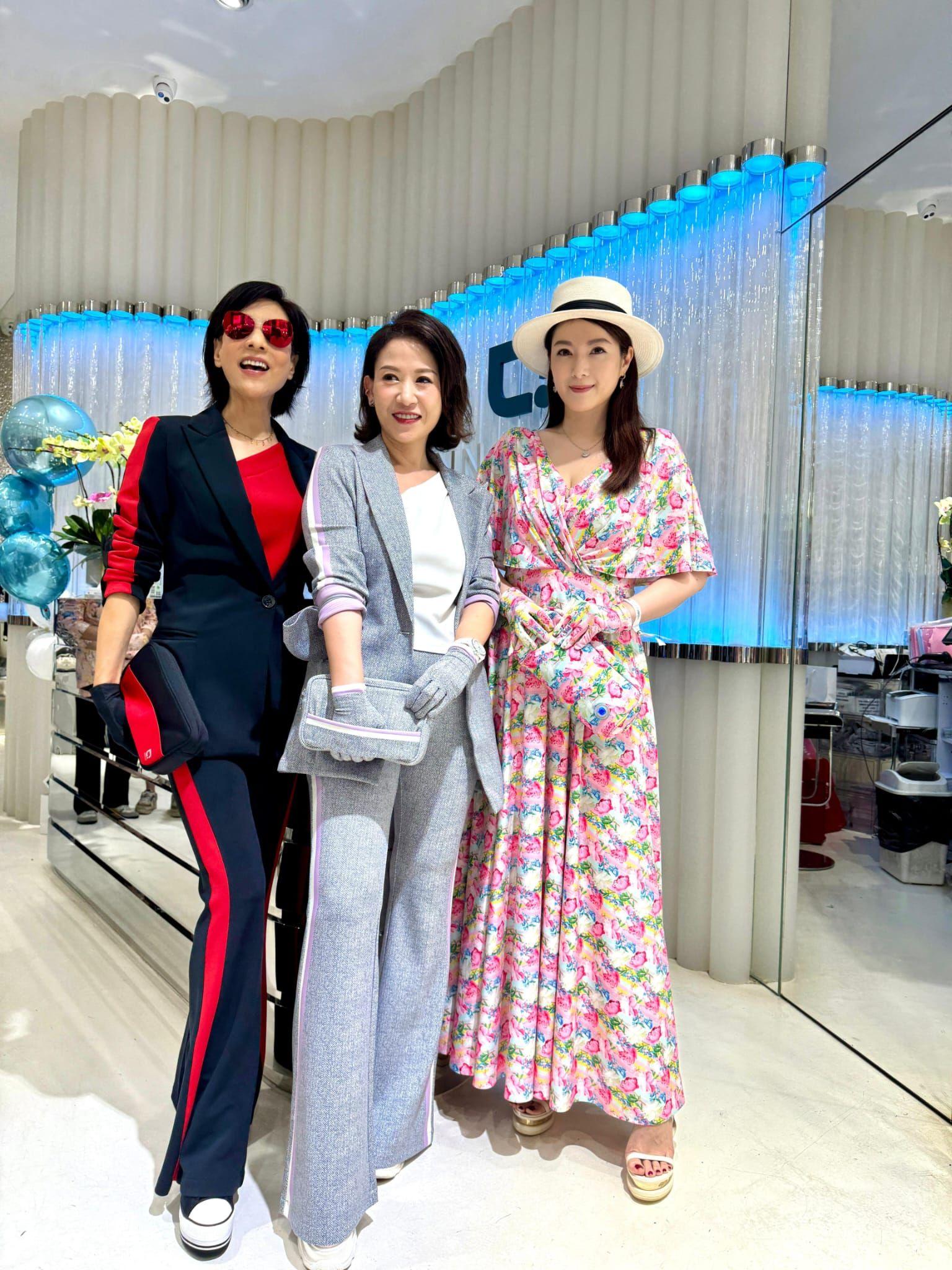 林漪娸與苟芸慧齊賀好友。